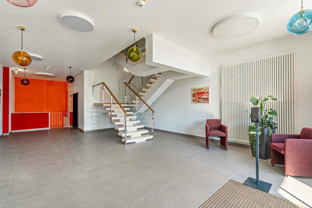 Huber Living Basic 106 Apartman Germering Kültér fotó